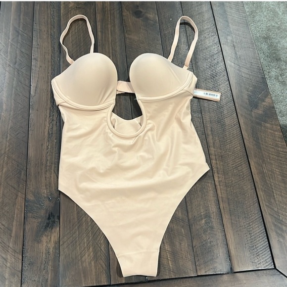 Skims Deep Plunge Shapewear Bodysuit - Picture 2 of 9